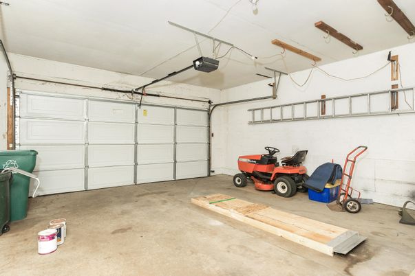 Garage, Interior