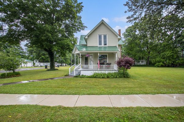 Backyard, Exterior, Facade, Queen Anne Victorian