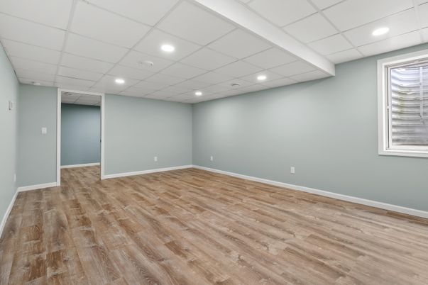 Empty room, Interior, Recessed Lighting, Wood Texture Flooring