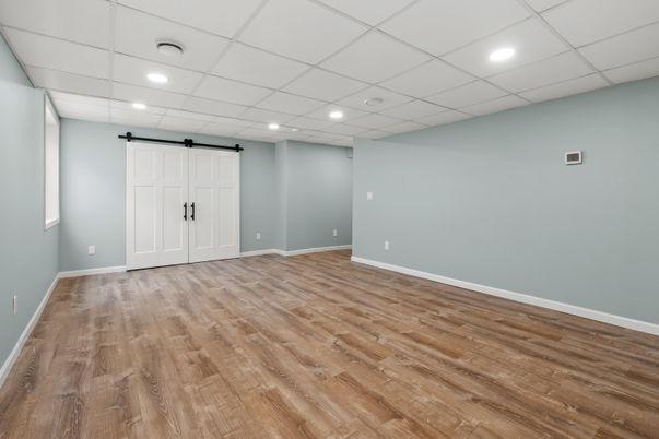 Empty room, Interior, Recessed Lighting, Wood Texture Flooring