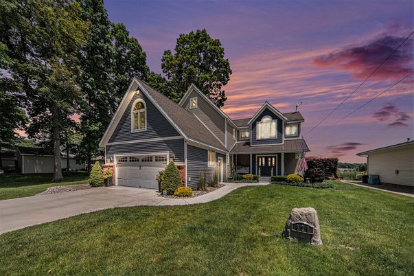 Attached, Backyard, Exterior, Facade, Queen Anne Victorian