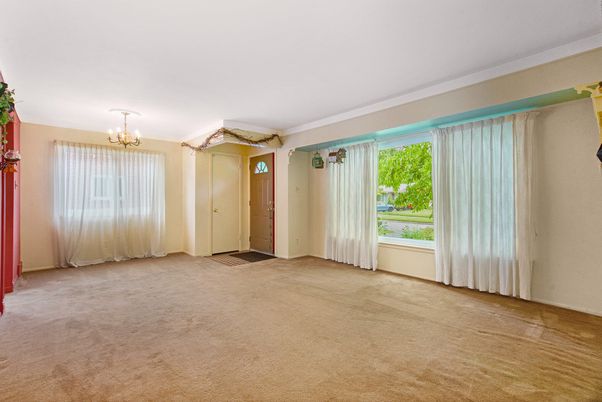 Chandelier, Empty room, Interior
