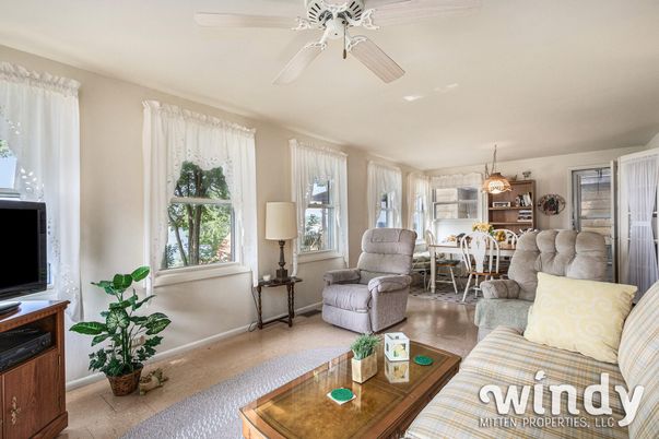 Chandelier, Dining room, Interior, Living room