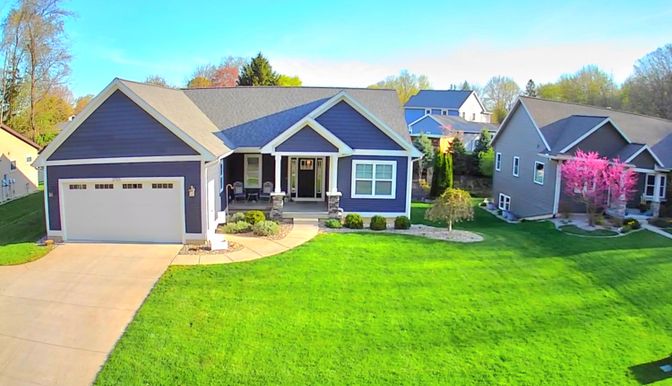 Attached, Exterior, Facade, American Craftsman