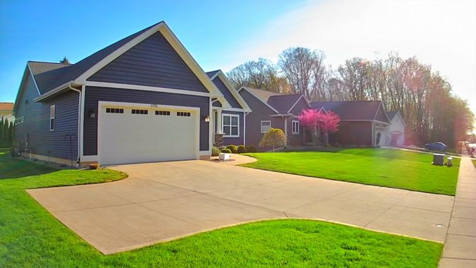 Attached, Exterior, Facade, American Craftsman