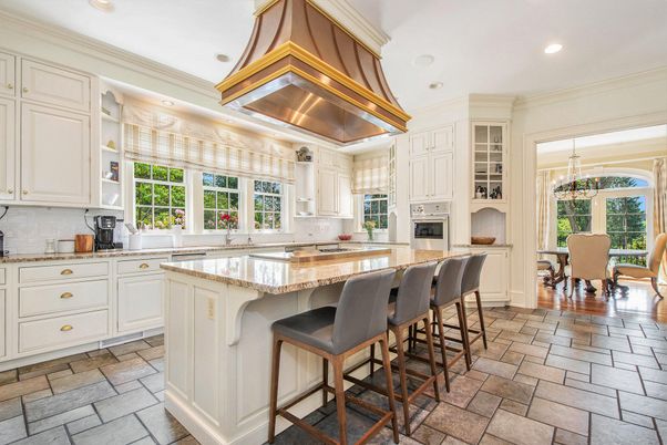 Chandelier, Dining room, Interior, Kitchen, Pendant Lights, Recessed Lighting, Stainless Steel Appliances