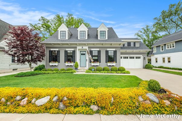 Attached, Exterior, Facade, Cape Cod