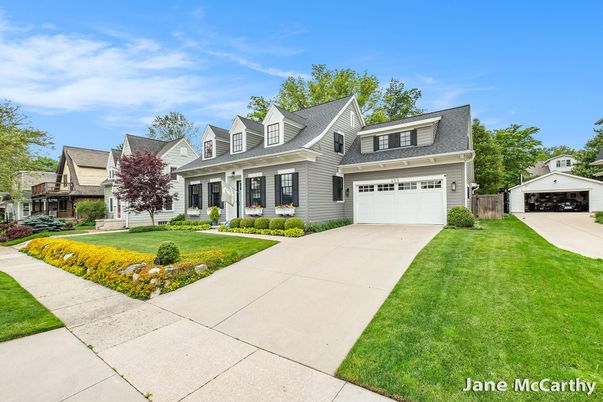 Attached, Exterior, Facade, Cape Cod