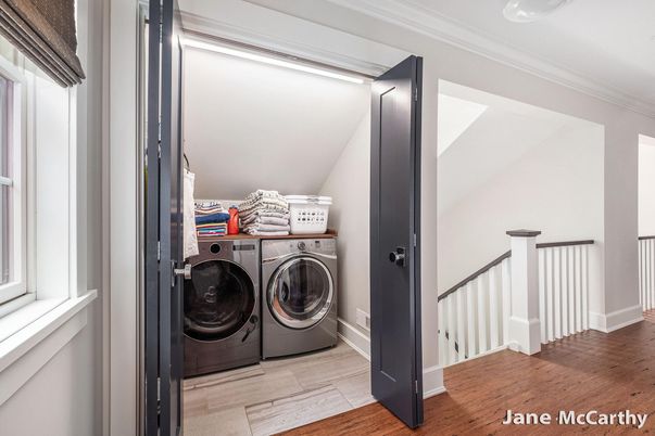 Interior, Utility Closets, Washer, Wood Texture Flooring