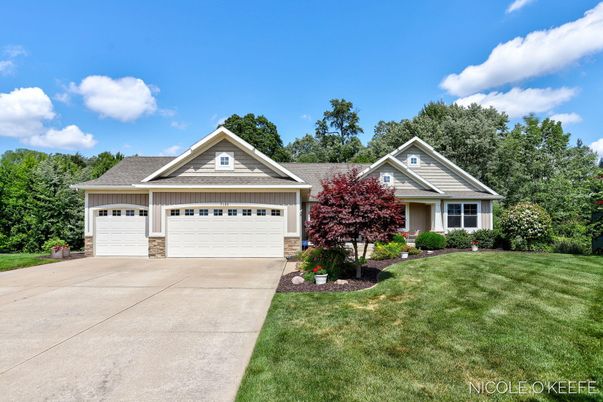 Attached, Exterior, Facade, Ranch