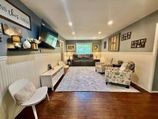 Interior, Living room, Recessed Lighting, Wood Texture Flooring