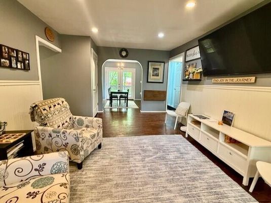 Interior, Recessed Lighting, Wood Texture Flooring