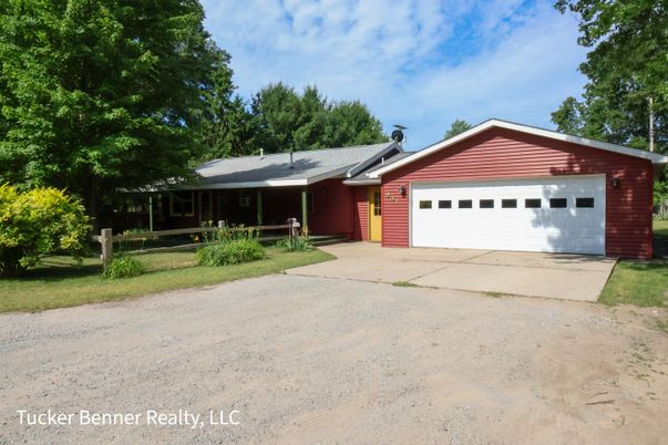 Attached, Backyard, Exterior, Facade, Brick Facade, Ranch