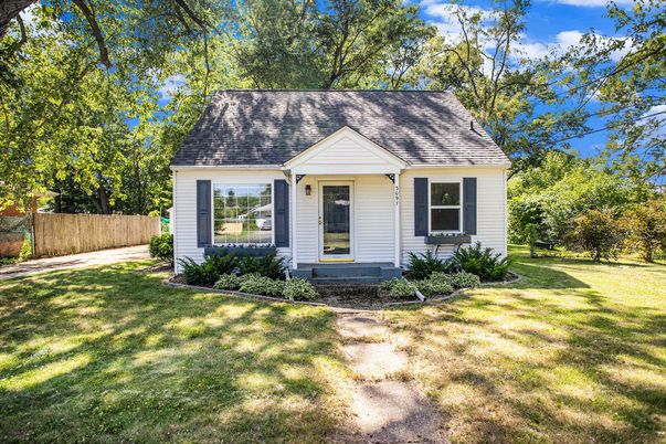 Backyard, Exterior, Facade, Cape Cod