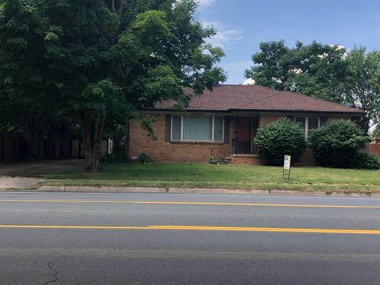 Exterior, Facade, Brick Facade, Ranch