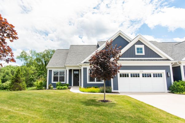 Attached, Exterior, Facade, Ranch