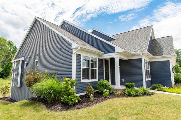 Exterior, Facade, Ranch