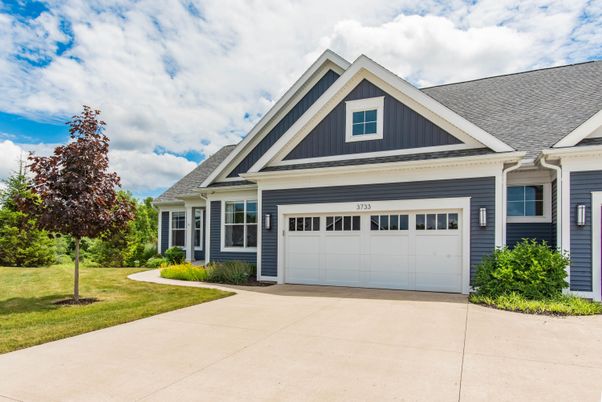 Attached, Exterior, Facade, American Craftsman