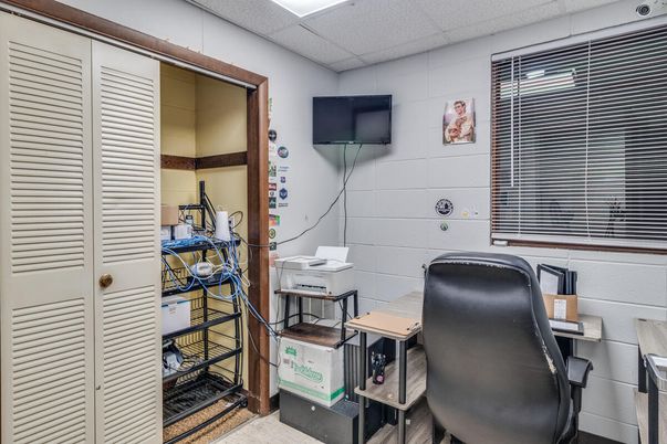 Home Office, Interior