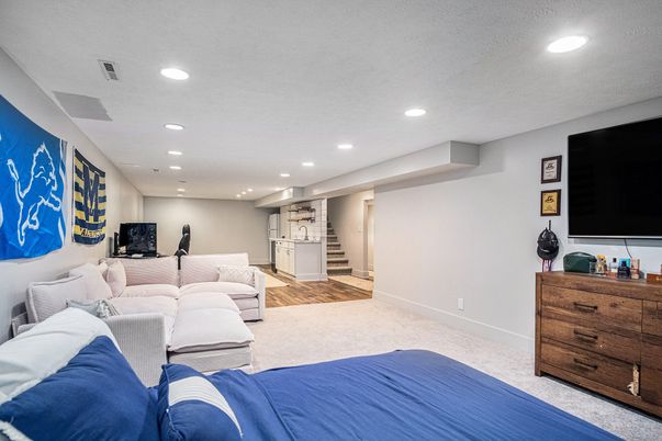 Bedroom, Interior, Living room, Recessed Lighting, Wood Texture Flooring