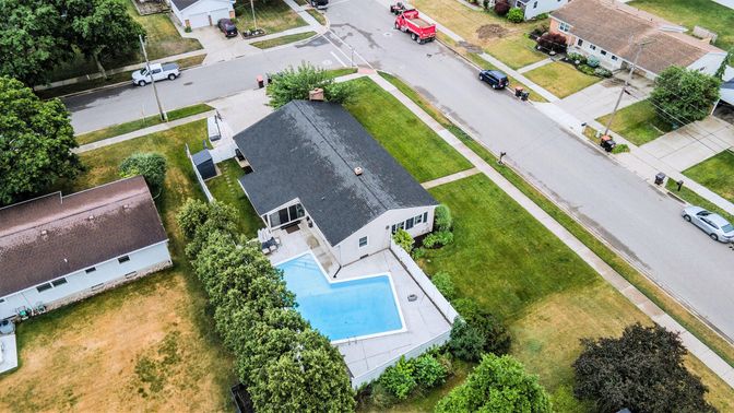 Exterior, Drone