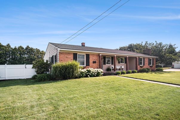 Backyard, Exterior, Facade, Brick Facade, Cape Cod
