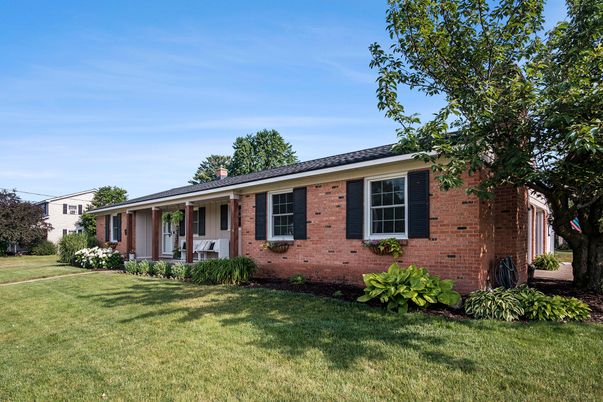 Exterior, Facade, Brick Facade, Ranch