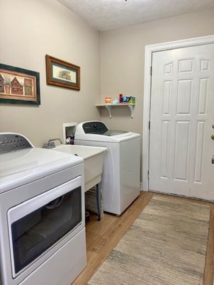 Interior, Washer, Wood Texture Flooring