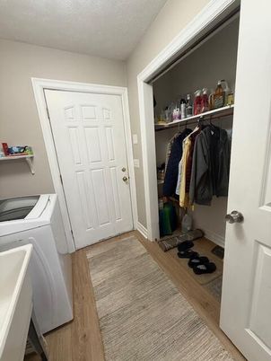 Interior, Washer, Wood Texture Flooring