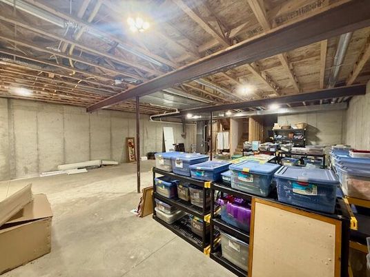 Garage, Interior, Wooden Beams