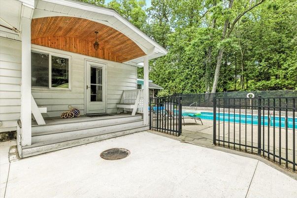 Exterior, Pool