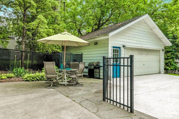 Detached Garage, Exterior