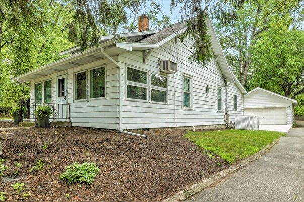 Detached Garage, Exterior