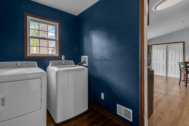 Interior, Washer, Wood Texture Flooring