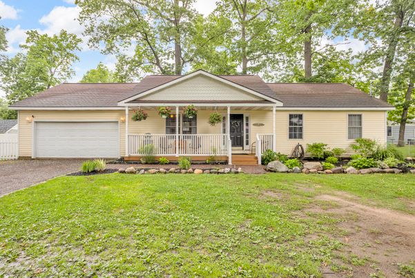 Attached, Exterior, Facade, Ranch