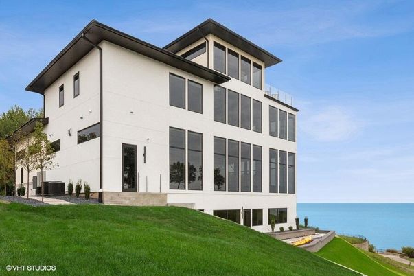 Backyard, Exterior, Facade, Water, Modern