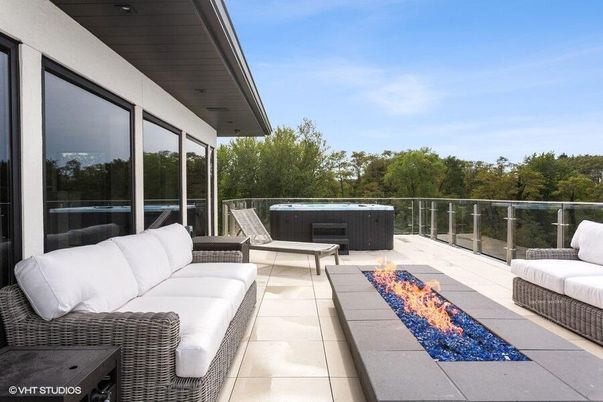 Exterior, Hot Tub