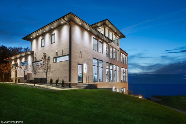 Backyard, Exterior, Facade, Water, Modern