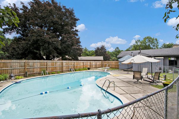 Exterior, Pool