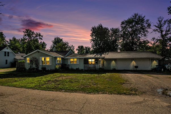 Backyard, Exterior, Facade, Ranch