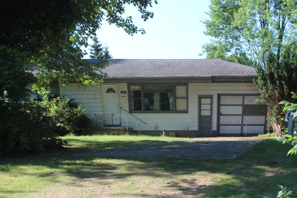 Attached, Exterior, Facade, Ranch