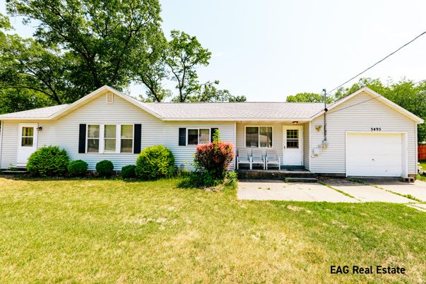 Attached, Exterior, Facade, Ranch