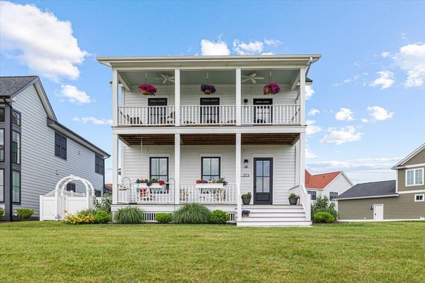 Backyard, Exterior, Facade, American Foursquare