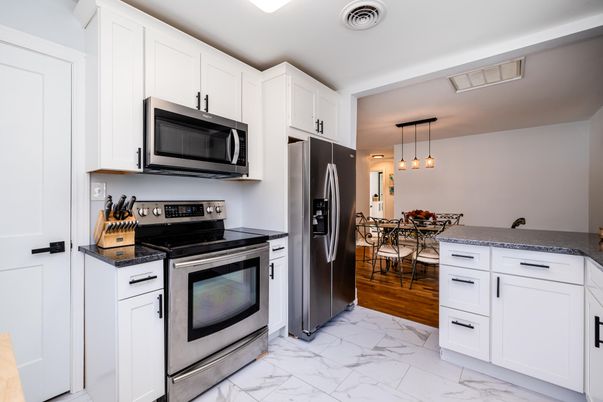 Dining room, Interior, Kitchen, Marble, Pendant Lights, Stainless Steel Appliances