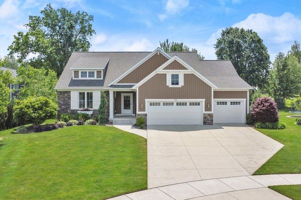 Attached, Exterior, Facade, Ranch