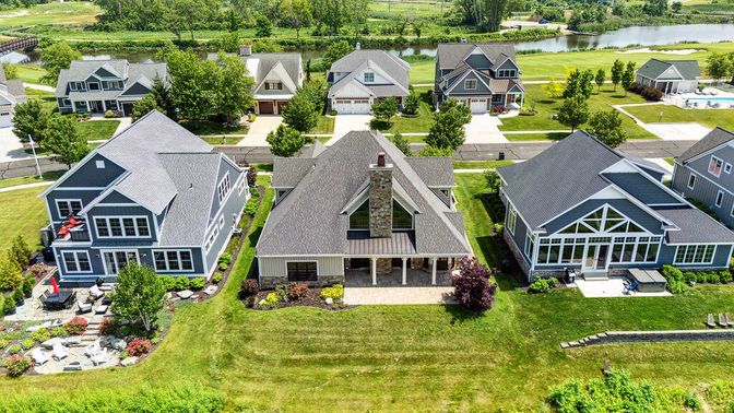 Exterior, Drone