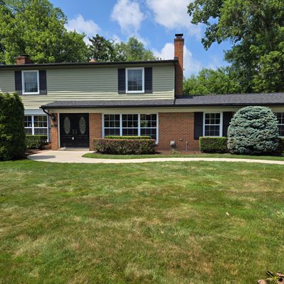Exterior, Facade, Brick Facade, Split Level