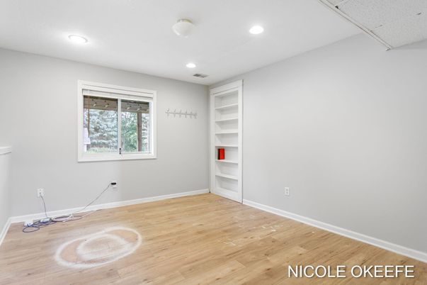 Empty room, Interior, Recessed Lighting, Wood Texture Flooring