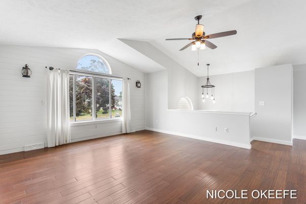 Empty room, Interior, Pendant Lights, Wood Texture Flooring