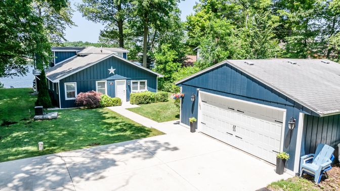 Detached Garage, Exterior